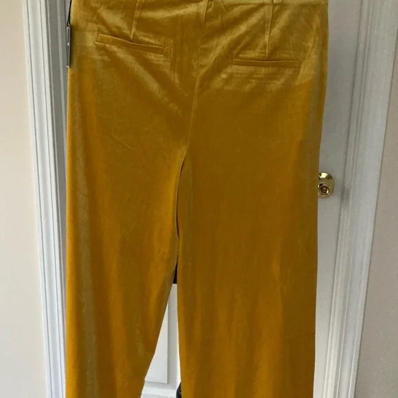 Women’s size large soft, wide leg,velvet, stretch, gold‎ slacks - Picture 3 of 4